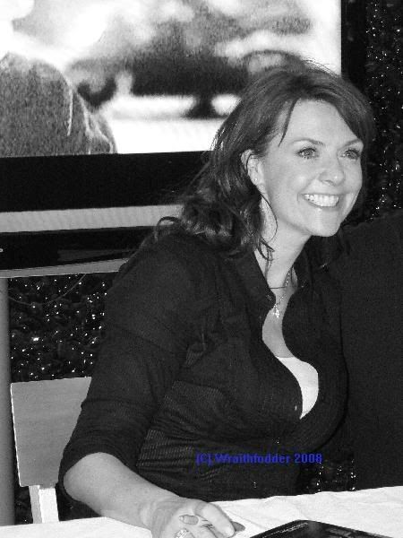 Amanda Tapping in NYC while Pod...
